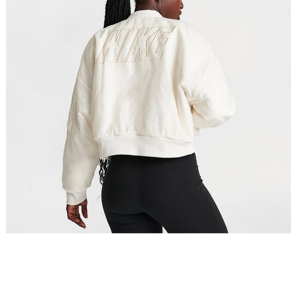 NWT Nike Oversized, 2-in-1 faux fur puffer with gloss finish on reverse side - Picture 9 of 16